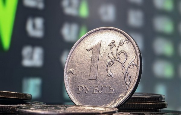 Орешкин: рубль может укрепиться, но кардинальных отклонений ждать не стоит