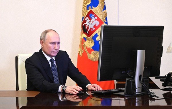 Путин проголосовал онлайн на выборах президента России