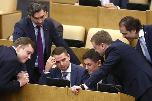 Депутатам предложили понизить зарплату до прожиточного минимума
