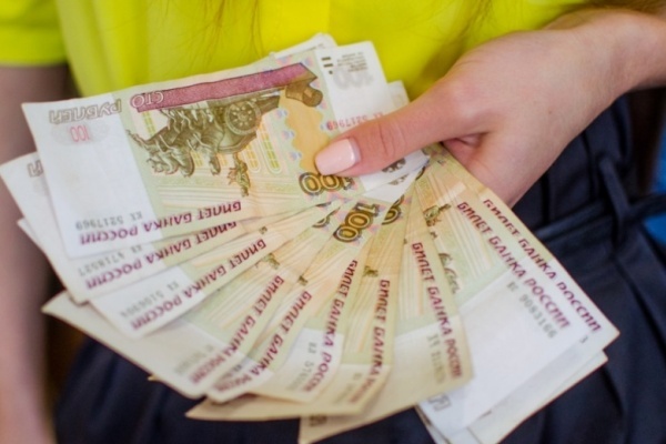 Зарплаты россиян разрешили уменьшать