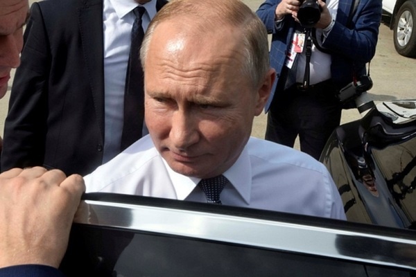 Полиция обходит жилые дома накануне визита Путина в Екатеринбург