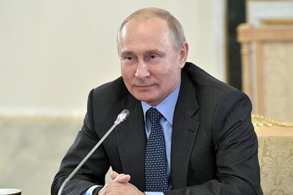 Путин нашел оправдание повышению цен на бензин