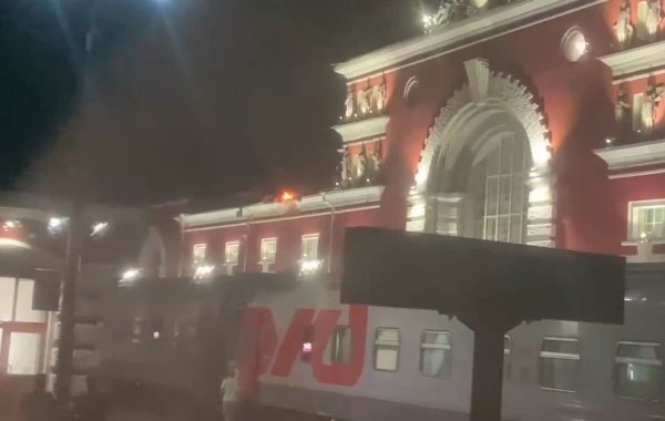 В Курске пять человек пострадали после падения беспилотника на здание ж/д возкала