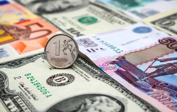 Аналитики заявили, что продажа экспортерами валютной выручки скажется на рубле