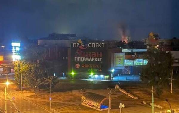 В Киеве зафиксирован мощный взрыв, в результате которого начался пожар