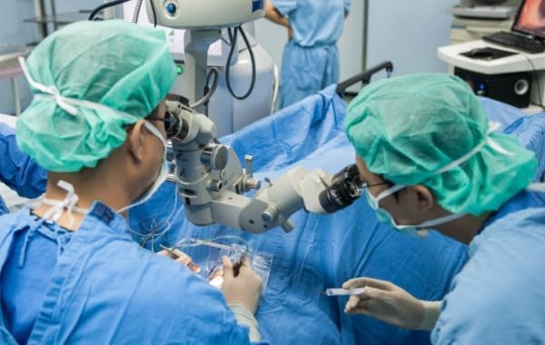 В США проведена первая в мире пересадка целого глаза