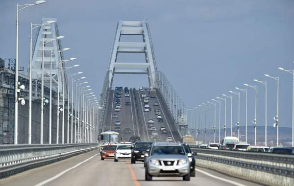 Движение по Крымскому мосту временно закрывали на семь минут