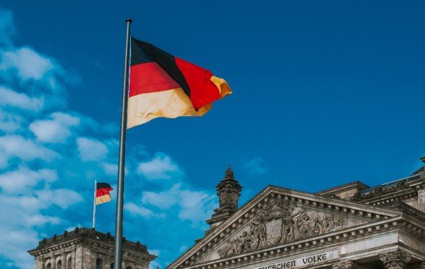 Премьер-министр Баварии: Германия оказалась в серьёзном государственном кризисе