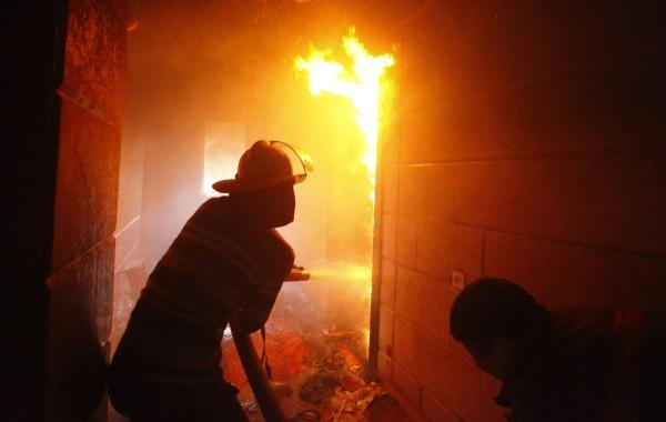 При пожаре в хостеле в Алма-Ате погибли 13 человек