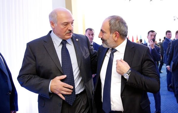 Лукашенко предостерег Пашиняна от "необдуманных шагов по дезинтеграции"