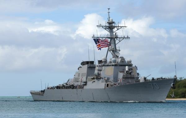 Китайские корабли вытеснили эсминец ВМС США из своих территориальных вод