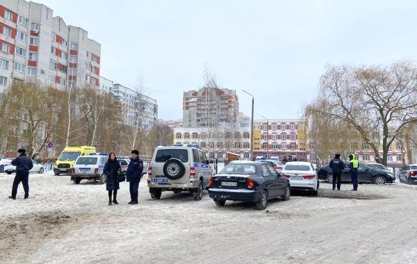 В школе Брянска при стрельбе погибли два человека, четверо ранены