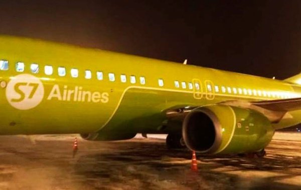 Пассажирский самолёт Boeing 737 экстренно сел в Новосибирске из-за помпажа двигателей