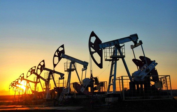 Цена нефти Brent опустилась ниже 73 долларов за баррель впервые с июня