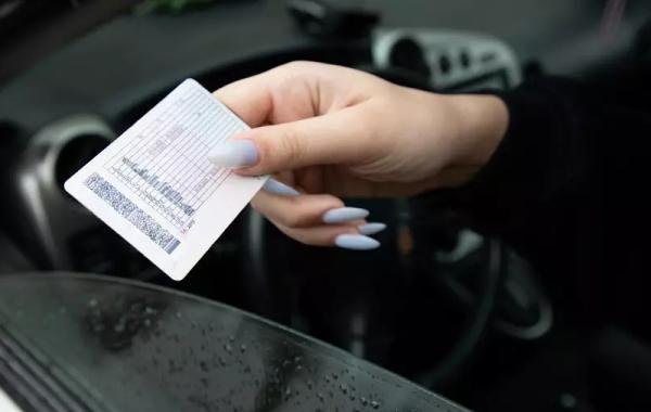 В России срок действия истёкших водительских удостоверений продлили на три года