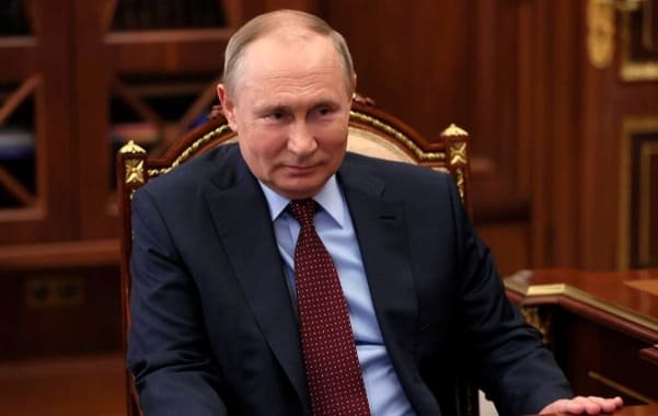 Путин рассказал о просьбе Героя России вместо отпуска дать его отряду танк Т-90