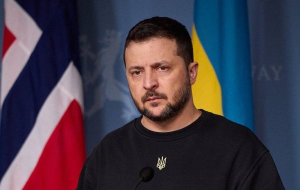 Зеленский предложил украинцам выбрать между отъездом с Украины и военной службой