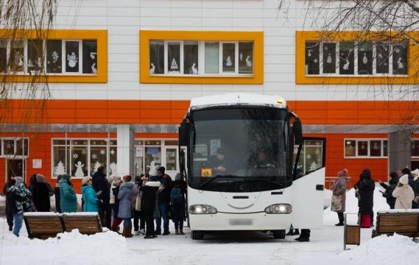 Из-за обстрелов Белгорода более 300 детей уехали в Воронежскую и Калужскую области