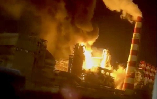 Взрывы в Туапсе на местном НПЗ возник крупный пожар
