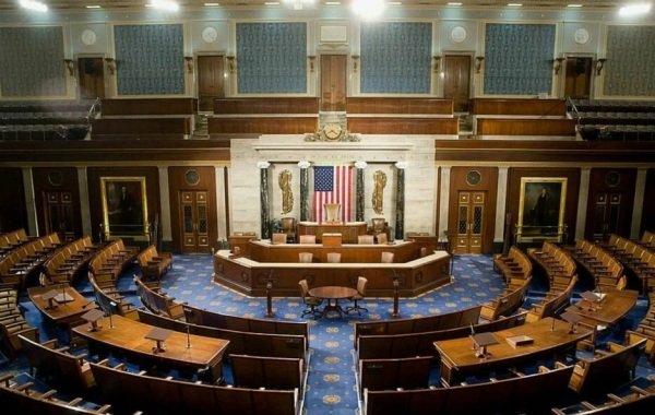 Палата представителей США отложила голосование о выделении поддержки Украине