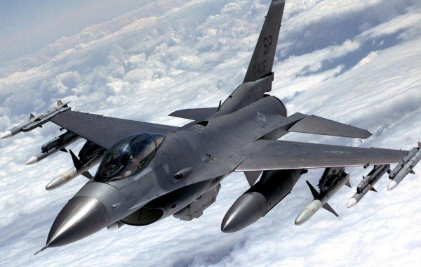 Названы сроки поставки Украине истребителей F-16