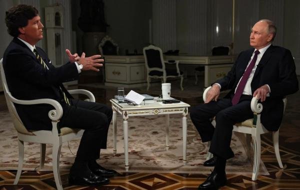 В Кремле рассказали, кто стал инициатором интервью Путина журналисту Карлсону