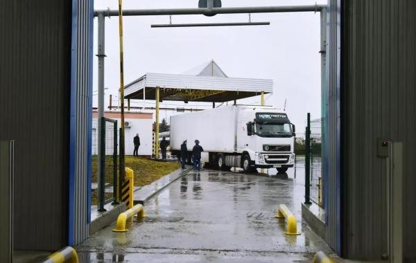 На границе Польши вспыхнул конфликт между украинскими водителями