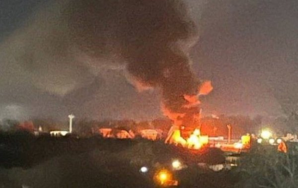 В городе Орёл прогремел мощный взрыв: в районе нефтебазы начался пожар