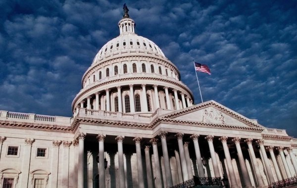 Конгресс США утвердил бюджет за несколько часов до частичного шатдауна