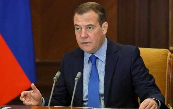 Медведев призвал выслать из России отказавшихся от встречи с Лавровым послов ЕС