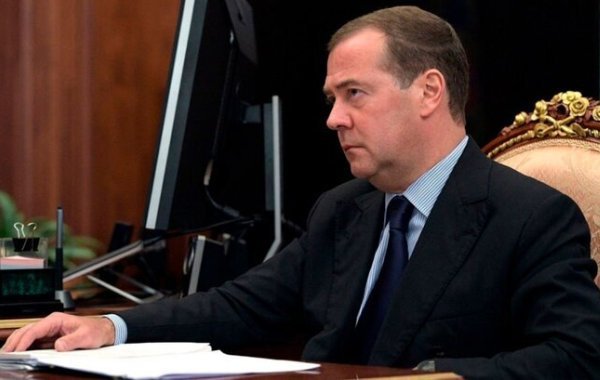 Медведев назвал ничтожеством президента Латвии за угрозы в адрес России