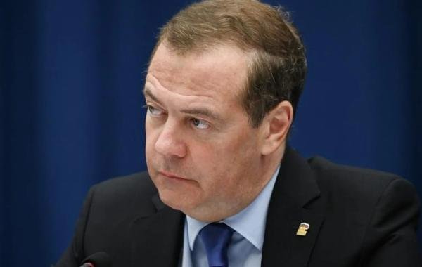 Медведев допустил, что Запад принял решение ликвидировать Зеленского