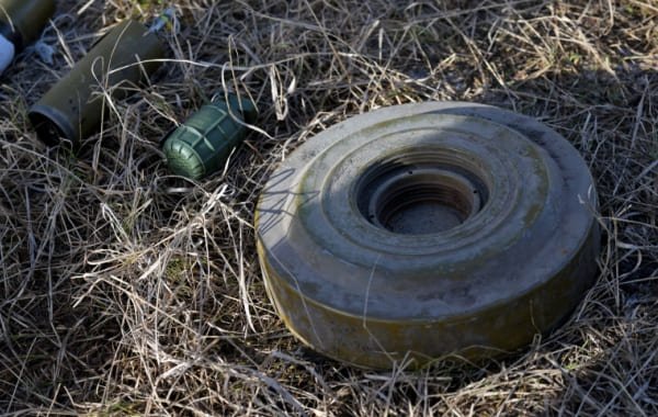 Гладков: ВСУ разбрасывают противопехотные мины в Белгородской области