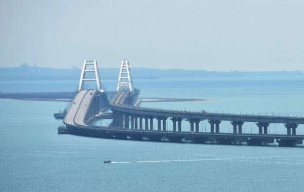 Крымский мост открыли для движения автомобилей спустя 39 минут после остановки