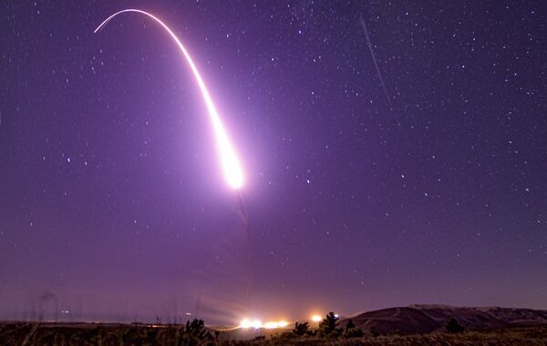 США испытают две межконтинентальные ракеты Minuteman III