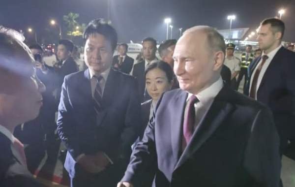 Путин после посещения КНДР прибыл во Вьетнам