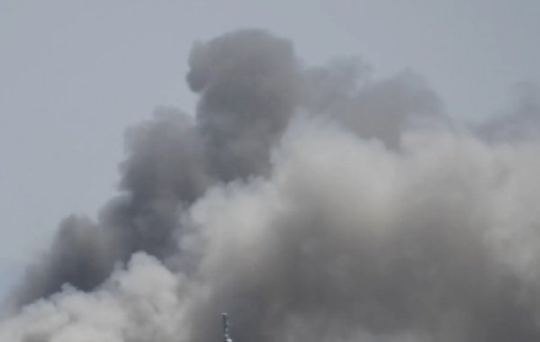 Хуситы повредили ракетами два грузовых судна в Аденском заливе