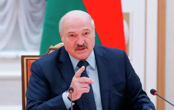 Лукашенко заявил, что Украина прошла денацификацию