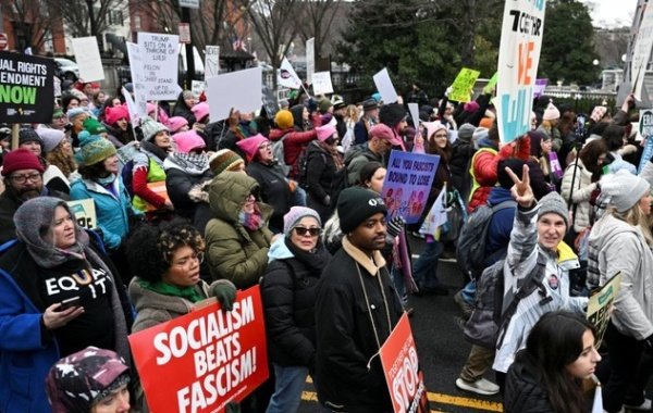 В Вашингтоне тысячи человек вышли на протест против Дональда Трампа