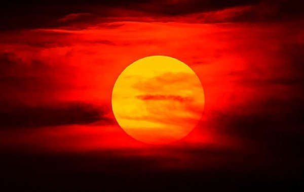 Магнитная буря 08.11.2025: в субботу возможна экстремальная скорость солнечного ветра