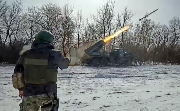 Бойцы ВС РФ ведут тяжёлые бои на окраинах Купянска, не позволяя ВСУ прорваться в город: новая карта боевых действий от 18.12.2025