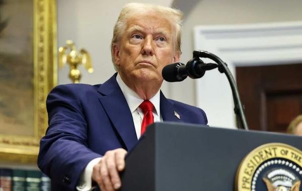 Трамп заявил о второй приближающейся к Ирану "армаде" США