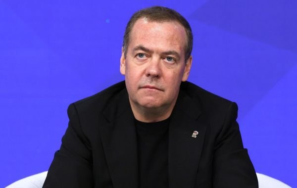 Медведев: Залужный начал свою игру против Зеленского