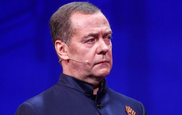 Медведев прокомментировал окончание договора об ограничении ядерных сил