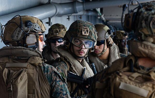 На Ближний Восток прибыл корабль Tripoli с тысячами морпехов США