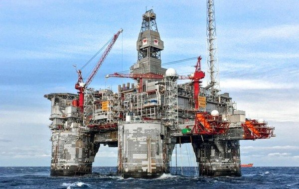 Цена нефти Brent превысила $119 за баррель впервые с июня 2022 года