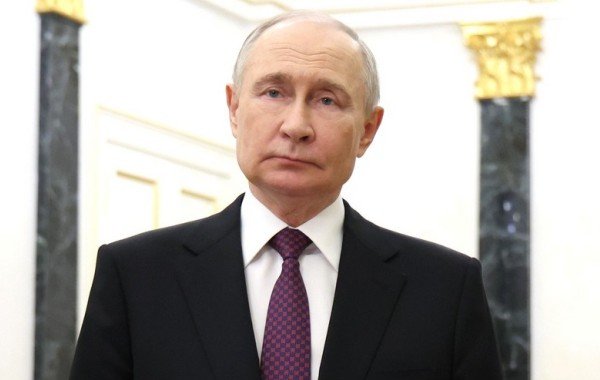 Владимир Путин объявил пасхальное перемирие в зоне СВО