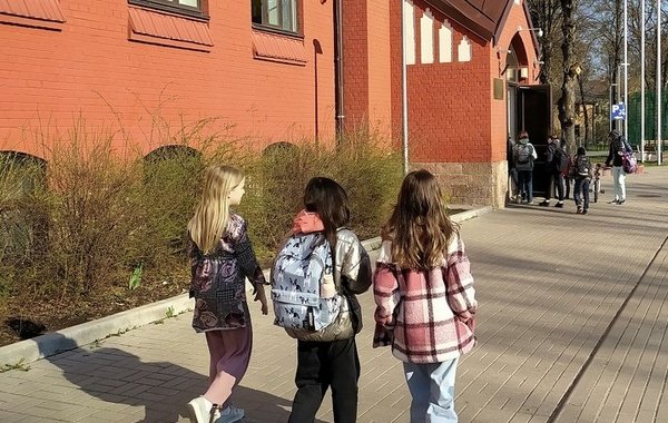 Школьникам в Латвии запретили разговаривать на русском языке даже на переменах