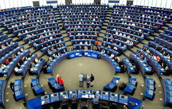 Захарова с сарказмом отозвалась о 20-м пакете санкций ЕС против России