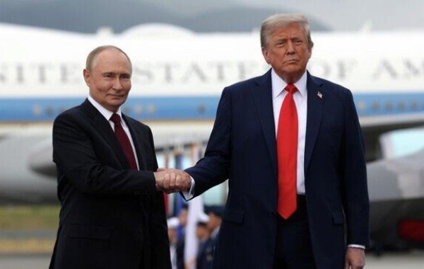 Путин заявил Трампу о готовности объявить перемирие в зоне СВО ко Дню Победы